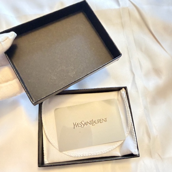 Yves Saint Laurent Gift Box + Dust Pouch - Picture 6 of 6